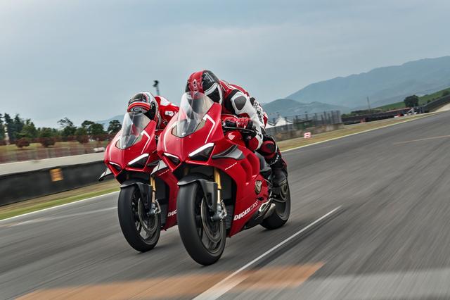 画像1: WSBK用のスーパーウェポン・パニガーレV4Rは なんと最高出力221PS!