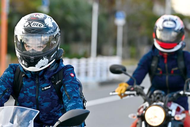 画像: 走行中の通話音質も向上。ちなみに、ヘルメット内のイヤーホールの真ん中にスピーカーを貼ると、大抵の人は耳の穴の位置とズレてしまうそう。人にもよるが、真ん中よりも前方、下側に押し付けるように貼るとちょうど良い位置に来ることが多いそうだ。