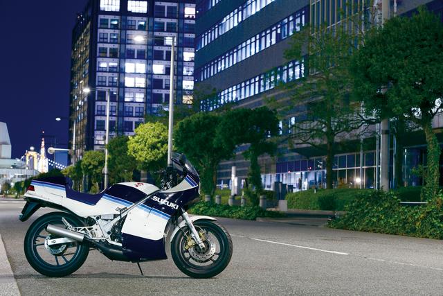 画像: 昭和58年/1983年 SUZUKI RG250Γ ●水冷2スト並列2気筒ピストンリードバルブ●247㏄ ●45ps/8500rpm●3.8㎏-m/8000rpm●146㎏●17L●785㎜ ●100/90-16・100/90-18●46万円