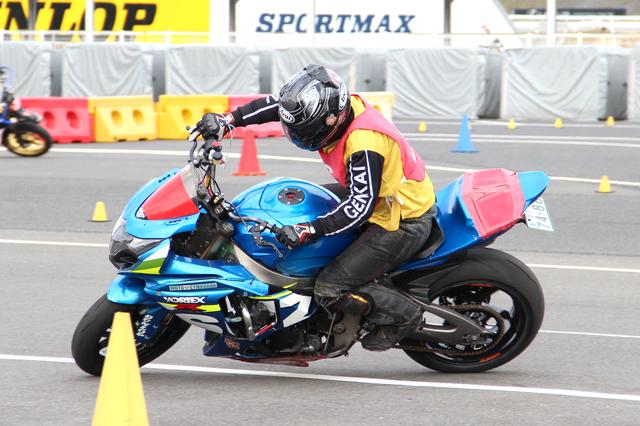 画像: SB(シードビッグバイク)級 1位辻家治彦選手&GSX-R1000 1分24秒308