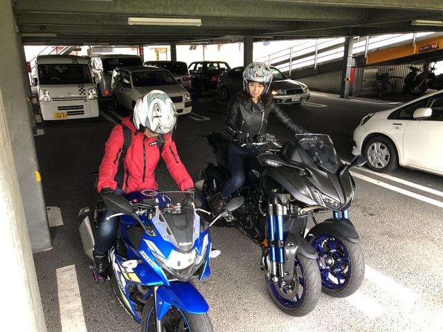 画像: この日は梅ちゃんと撮影。写真はファミレスの駐車場です。