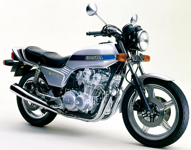 画像: CB750F 1979年 CB900Fから遅れること1年、当時の日本国内の上限排気量である750㏄版が登場。国内初のジュラルミン鍛造セパレートハンドルの採用など装備も豪華で、瞬く間に大ヒット、国内モデルのフラッグシップとなった。名作漫画「バリバリ伝説」の主人公、グンの愛車。