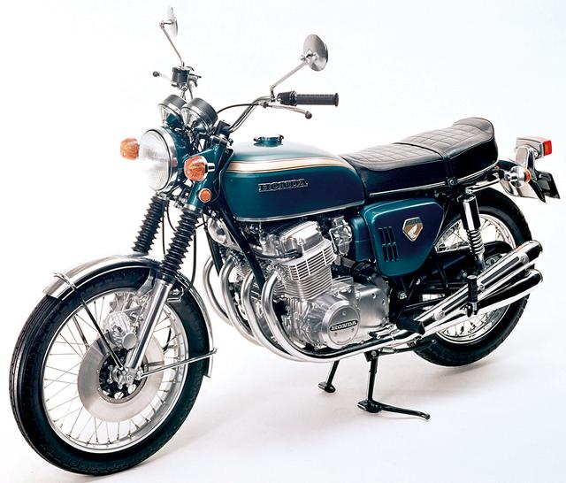 画像: DREAM CB750 Four 1969年 日本車の時代を築いた、ホンダ・空冷CBの金字塔。736㏄の空冷SOHC4気筒は67PSを発揮、量産車初の最高速200㎞/h越えを果たしたのは有名な話。初期型のK0はクランクケースを砂型鋳造で製造していたが、オーダーが殺到して急遽ダイキャストに切り替えられた。