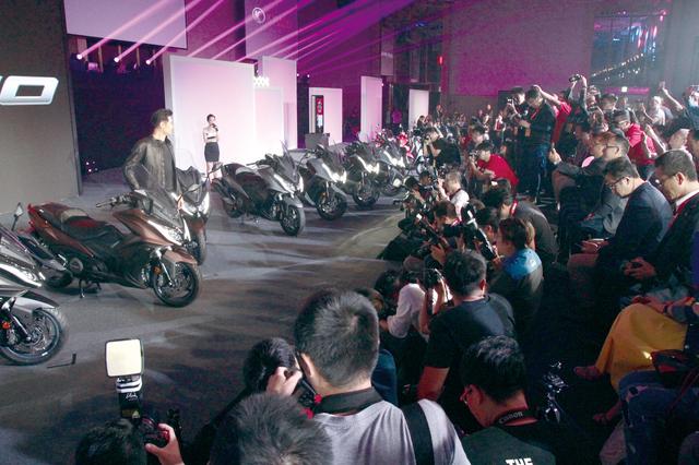 画像2: 先行予約で500台!本国での発表会はビッグスケール‼