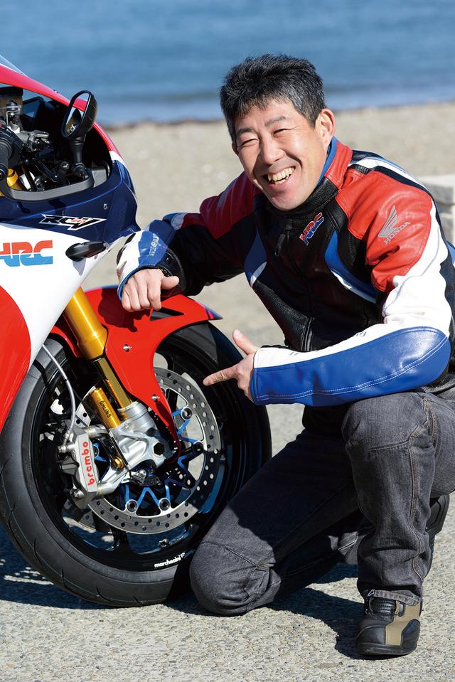 画像: 足まわりの節度が文句なし(岡田) 「想像していたよりも、乗っていて全然疲れない!」と驚いていた岡田さん。これだけの軽さとバランスの良さ、乗り味を実現するのは通常の市販車では難しいよ、と断言。