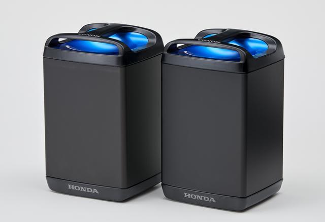 画像: エネルギー密度の高いリチウムイオンバッテリーを採用した電圧48Vのモバイルパワーパック。2つを直列に接続させる96V系システムとなる