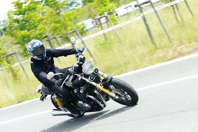画像: 新型のCB1100シリーズはモデルの性格に合ったリニアなアクセルフィーリングが好印象です