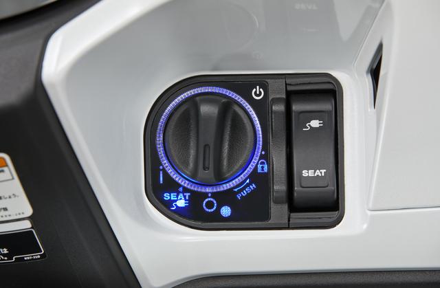 画像: Honda SMART Keyシステムが採用されている。鍵を差し込むことなく、衣類のポケットなどに入れておけばメインスイッチノブの解施錠ができる
