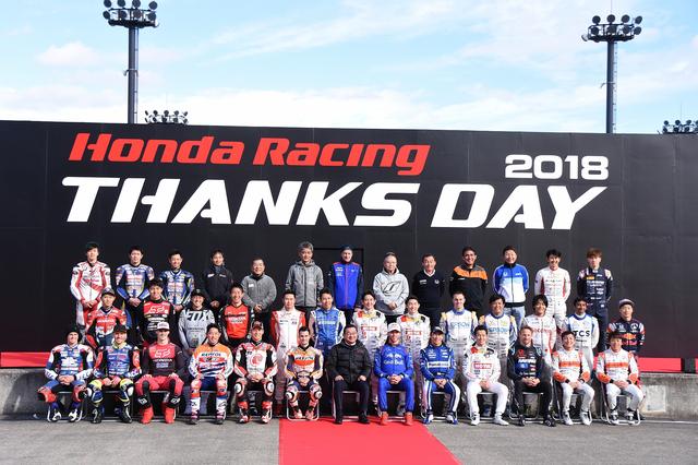 画像: ゲスト勢ぞろいの集合写真。マルク・マルケスはケガの手術で欠席しちゃいました。しょうがないね^^