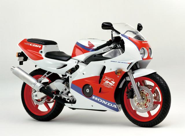 画像: HONDA RVF(1994/1) ●水冷4ストDOHC4バルブV型4気筒 ●399㏄ ●53PS/12500rpm ●3.7㎏-m/10000rpm●165㎏●120/60R17・150/60R17●78万円(当時)