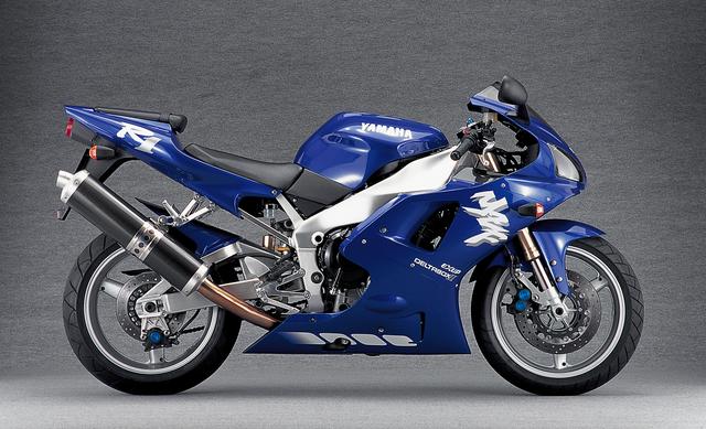 画像: YAMAHA YZF-R1(1998) 水冷4ストDOHC5バルブ並列4気筒●998㏄ ●150PS/10000rpm●11.0㎏-m/8500rpm●177㎏(乾燥) ●120/70ZR17・190/50ZR17●輸出車