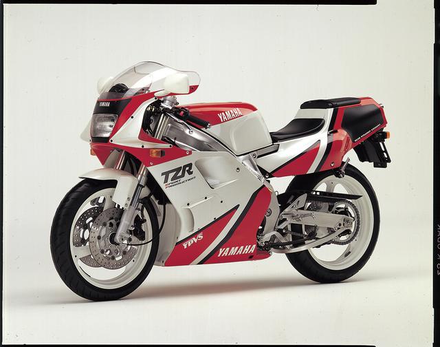 画像: YAMAHA TZR250SP (1990/2) ●水冷2ストクランクケースリードバルブ並列2気筒 ●249cc●45PS/9500rpm●3.8kg-m/8000rpm ●138kg●110/70R17・140/60R17●71万9000円