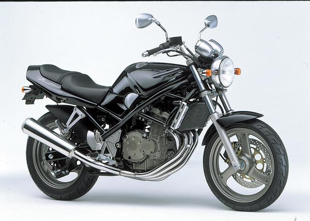 画像: SUZUKI バンディット250 (1990/4) ●水冷4ストDOHC4バルブ並列4気筒●248cc ●45PS/14500rpm●2.6kg-m/10500rpm●156kg●110/70-17・140/70-17●51万5000円