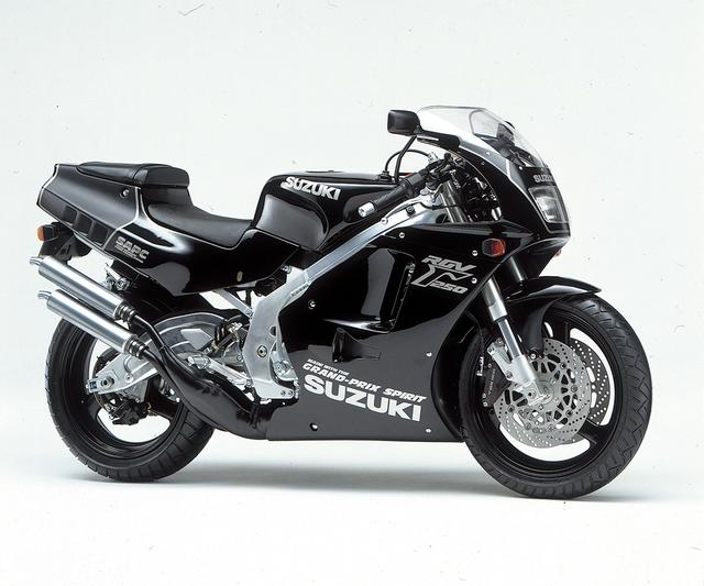 画像: SUZUKI RGV250Γ (1990/1) ●水冷2ストクランクケースリードバルブV型2気筒●249cc ●45PS/9500rpm●3.9kg-m/8000rpm●128kg●110/70R17・150/60R17●60万9000円(SP/SPⅡは66万9000円)