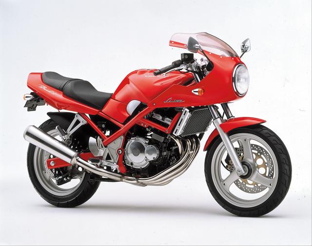 画像: SUZUKI バンディット250リミテッド(1993/5) ●水冷4ストDOHC4バルブ並列4気筒●249cc●40PS/13500rpm●2.7kg-m/10000rpm●160kg ●110/70-17・140/70-17●58万5000円
