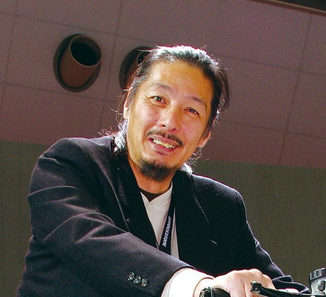 画像: 宮崎敬一郎 あらゆるモデルの限界バンク角を探る、本誌メインテスター。愛車はMT-01、WR250R、BMW S1000RR。
