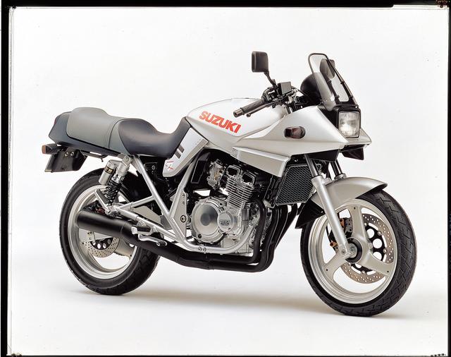画像: 1991/5 SUZUKI GSX250Sカタナ ●水冷4ストDOHC4バルブ並列4気筒 ●248cc●40PS/13500rpm ●2.7kg-m/10000rpm●160kg●110/70-17・140/70-17●56万5000円