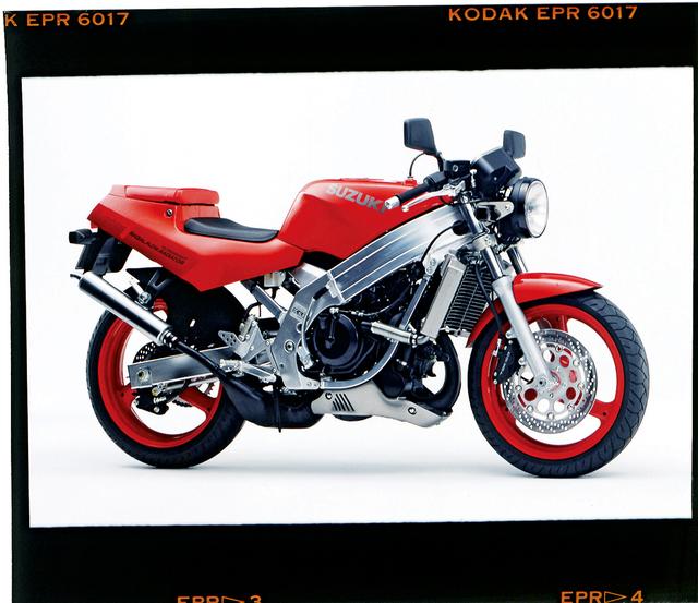 画像: SUZUKI ウルフ(1990/6) ●水冷2ストクランクケースリードバルブV型2気筒 ●249cc●45PS/9500rpm●3.8kg-m/8000rpm ●128kg●110/70-17・150/60R18●51万1000円