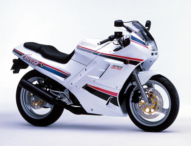 画像: SUZUKI アクロス (1990/3) ●水冷4ストDOHC4バルブ並列4気筒●248cc ●45PS/14500rpm ●2.6kg-m/10500rpm●159kg ●110/70-17・140/70-17 ●54万5000円