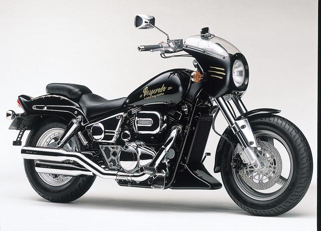 画像: 1996/5 SUZUKI デスペラード/X ドラッグスタイルのクルーザー。エンジンベースはイントルーダー400だが、駆動系はシャフトからチェーンドライブに変更。Xはビキニカウルを装着。