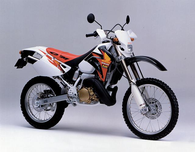 画像: 1996/12 HONDA CRM250AR ●水冷2ストクランクケースリードバルブ単気筒●249㏄●40PS/8000rpm●4.0㎏-m/6500rpm●114㎏ ●3.00-21・4.60-18 ●47万9000円