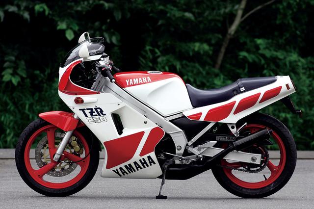 画像: 1985 YAMAHA TZR250 ●水冷2スト・クランクケースリードバルブ並列2気筒 ●249㏄●45PS/9500rpm●3.5㎏-m/9000rpm ●126㎏●100/80-17・120/80-17●54万9000円 ■1985年11月発売