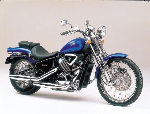 画像: HONDA スティードVLS ●水冷4ストOHC3バルブV型2気筒●398㏄ ●30PS/7500rpm●3.3㎏-m/5500rpm●196㎏ ●100/90-19・170/80-15●56万9000円