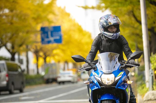 画像: 山下公園前の、並木も紅葉でキレイでした!