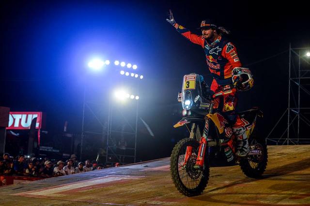 画像: 昨年は総合3位で2016年のダカールラリーの覇者トビー•プライス(KTM)も、もちろん参戦