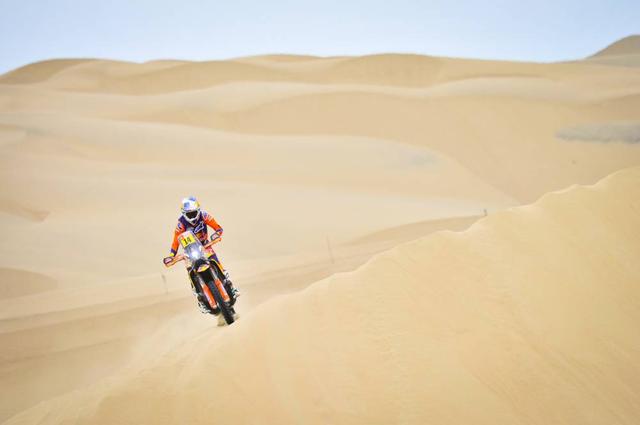 画像: KTM勢のなかで唯一トップ5入りしたサム•サンダーランド。優勝候補のトビー•プライス(KTM)やマティアス•ウォークナー(KTM)もそれぞれ6位、7位と順調な滑り出し。