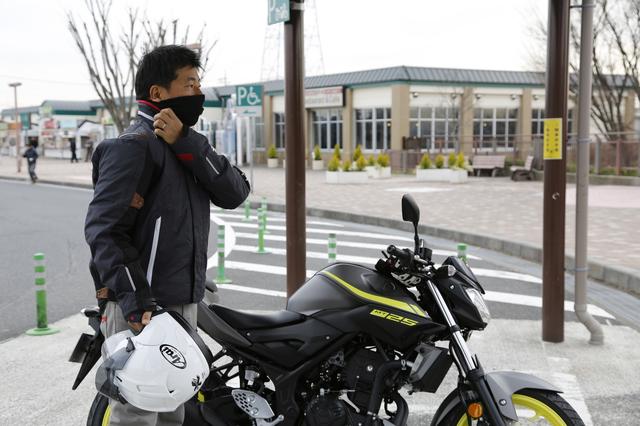 画像: パーキングエリアのバイク駐輪場もひとり… きょう、バイクとすれ違ったの、数えるほどでした