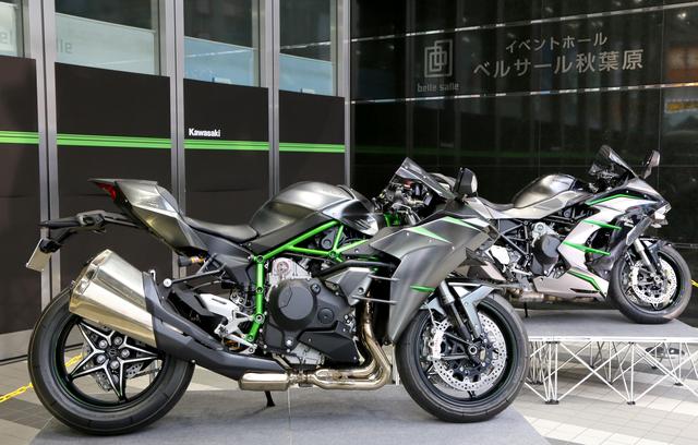 画像6: ・W800 CAFE 参考出品 ・VERSYS 1000 SE 参考出品 ・Ninja H2 SX SE+ 参考出品 ・Ninja ZX-10R SE 参考出品 ・Z400 参考出品 ・Z125 PRO ・Ninja H2 CARBON ・Ninja ZX-6R