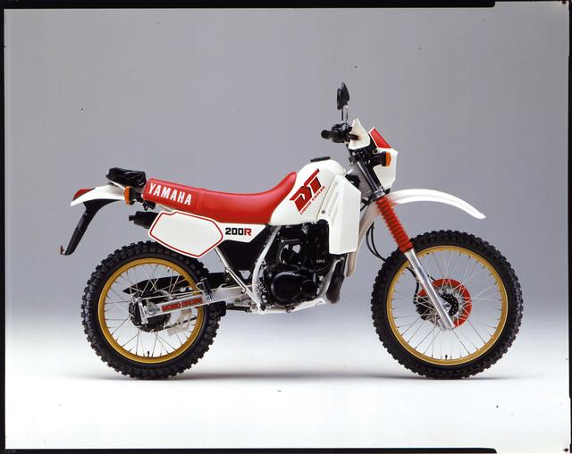 画像: ●水冷2スト・ピストンリードバルブ単気筒●195㏄ ●32PS/8500rpm●2.7㎏-m/8000rpm●99㎏ ●3.00-21・4.60-18●33万9000円●1985年