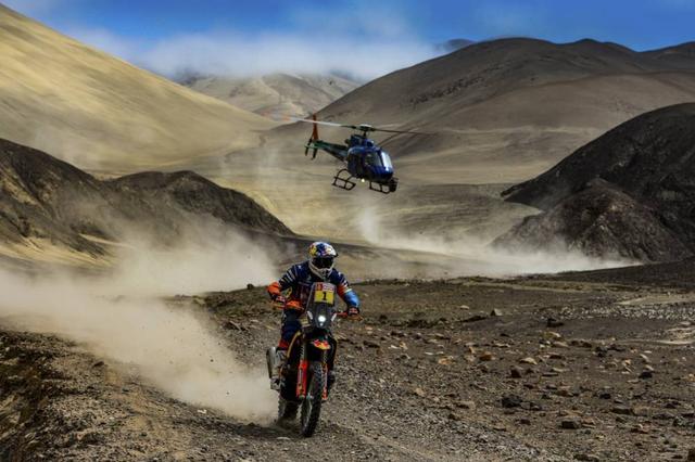 画像: 昨年王者のマティアス.ウォークナー(KTM)はステージ5のペナルティで3分ほど加算されるが、安定した走りをみせてステージ6を3位でクリア。総合順位も10位から6位へアップしました。