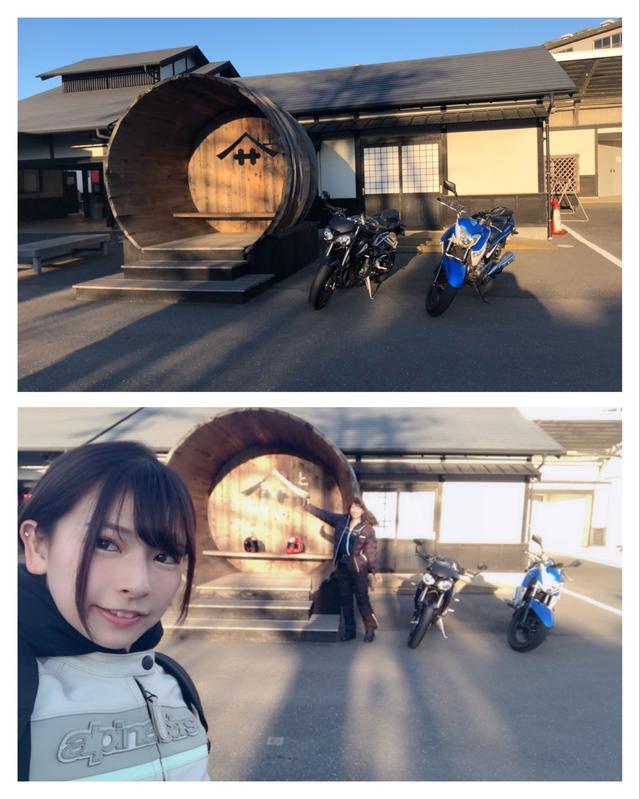 画像: 門を入って右側に大きな樽があります