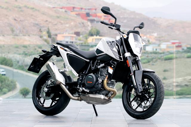 画像: 現行モデルの基本テイストを受け継ぎながら、タンクからシートカウルへと至る全体的なつながり感を考慮した滑らかなライン使いが採用された。