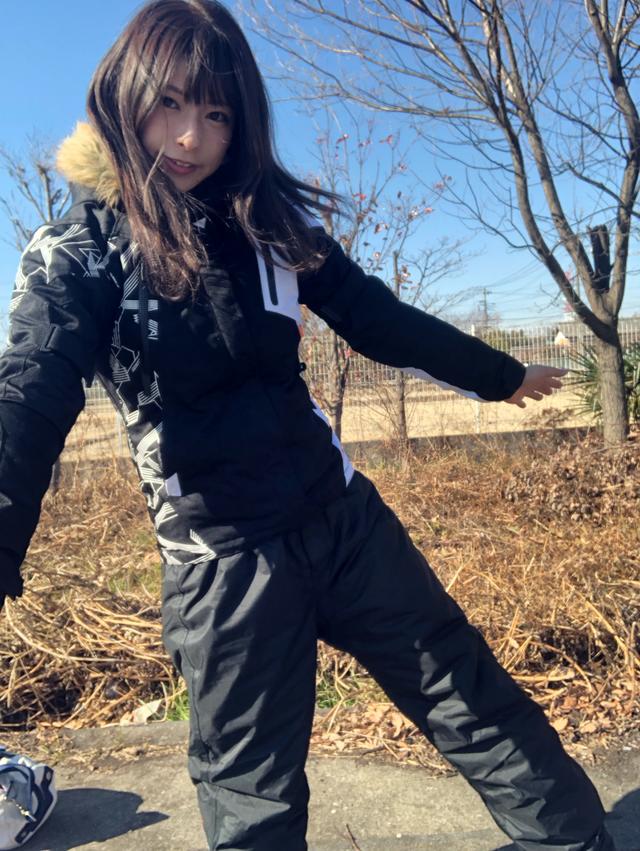 画像: 上❥薄手のヒートテック、厚手のヒートテック、タートルネック、HYODさんのジャケット♡ . 下❥厚手の靴下❥ヒートテックタイツ❥56パンツ❥オーバーパンツ . カイロ❥胸、背中、お腹、腿、つま先