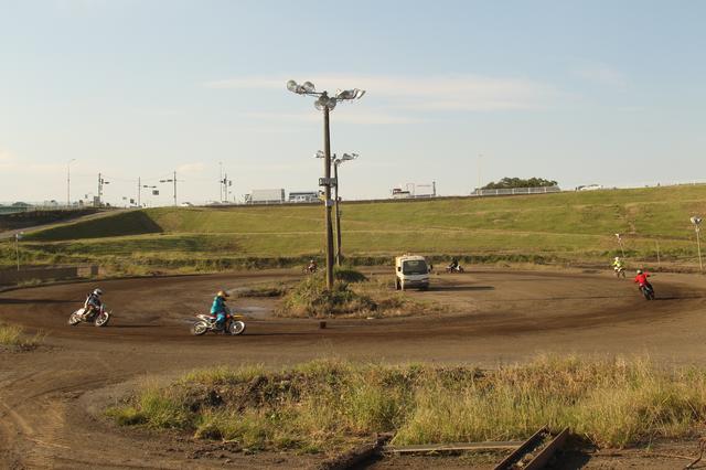 画像1: 迷宮ばかりの迷探偵!!真実はいつもひとつとは限らない!! 小さいけれどバイクに乗れる、その名は・・・ ちびっ子迷探偵ミカン!