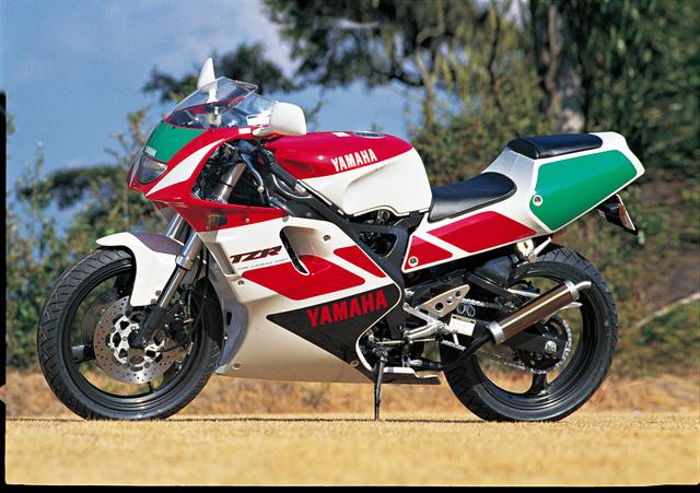画像: ●水冷2スト・クランクケースリードバルブV型2気筒●249cc●45PS/9500rpm●3.8kg-m/8000rpm●126kg●110/70R17・150/60R17●62万9000円●1991年3月