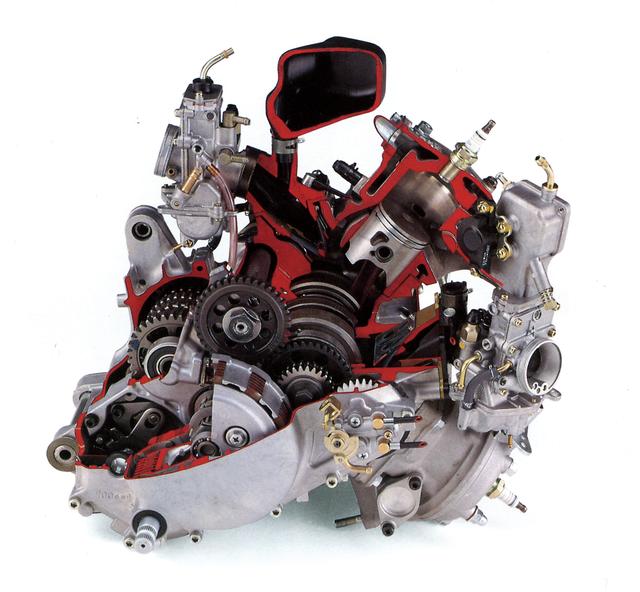 画像: YZR250のノウハウを活かした新開発1軸バランサー水冷V型エンジンを搭載。サーキットでの使い勝手と速さを求めた装備のSPモデルが登場し、社外パーツを組み込むことでパワーアップも可能だった。