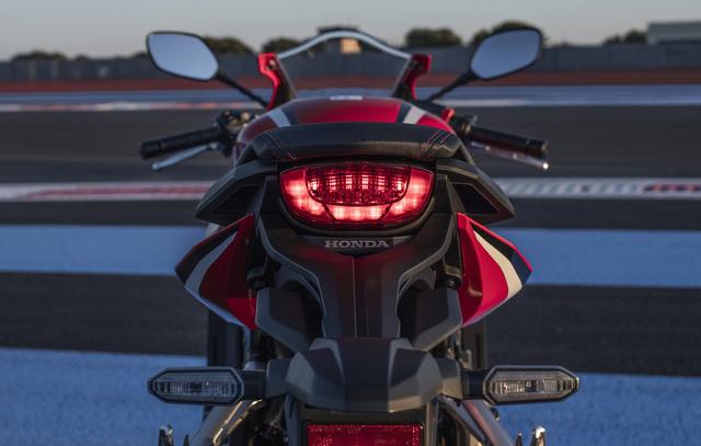 画像7: パワフルでコンパクト、大型バイク初心者からベテランまで楽しめるミドルロードスポーツ