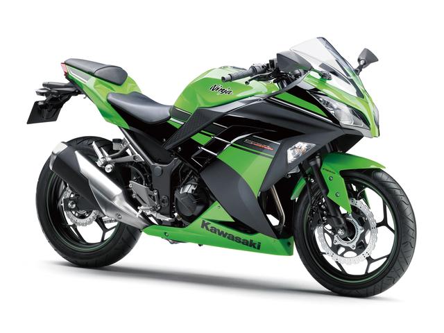 画像: KAWASAKI ニンジャ300/スペシャルエディション(2013) 新型ニンジャ250のエンジンの排気量を296ccとしてパワーアップ。シフトダウン時のリアのホッピングを抑えるスリッパークラッチも標準装備。 ●水冷4ストDOHC4バルブ並列2気筒●296cc●39PS/11000rpm●2.8kg-m/10000rpm●172kg(174kg)●110/70-17・140/70-17●輸出車※( )内はABS