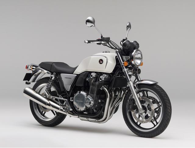 画像: HONDA CB1100<Type I>/ABS(2010/3) 「鷹揚(おうよう)」をキーワードに開発された新世代空冷ネイキッド。新開発の空冷直4を、美しくもクラシカルなディテールを持つボディへ搭載。 ●空冷4ストDOHC4バルブ並列4気筒●1140cc●88PS/7500rpm●9.4kg-m/5000rpm●243kg/247kg●110/80R18・140/70R18●99万7500円/107万1000円(ABS)