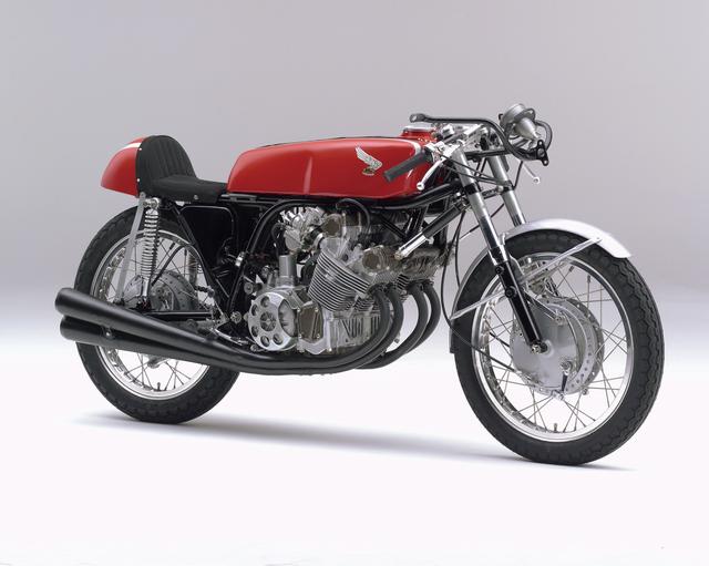 画像: HONDA RC162(1961) 1961年の世界選手権ロード第2戦の西ドイツGPの250ccクラスで、高橋国光選手により日本人ライダーによる初優勝をもらたしたマシン。出場した10戦で全勝し、初の世界制覇車となった。 ●空冷4ストDOHC4バルブ並列4気筒●249.37cc●45PS以上/14000rpm●NA●126.5kg●NA