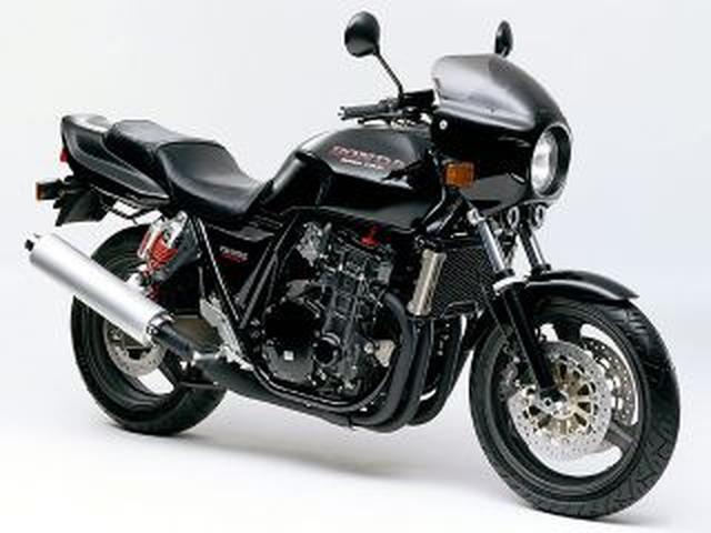 画像: HONDA CB1000SF T2(1994/2) 減速比をややショート化、PGMイグニッションを新型とすることで、よりスムーズ&パワフルに。ビキニカウル装備したT2も追加された。 ●水冷4ストDOHC4バルブ並列4気筒●998cc●93PS/8500rpm●8.6kg-m/6000rpm●260kg●120/80-18・170/60-18●89万円