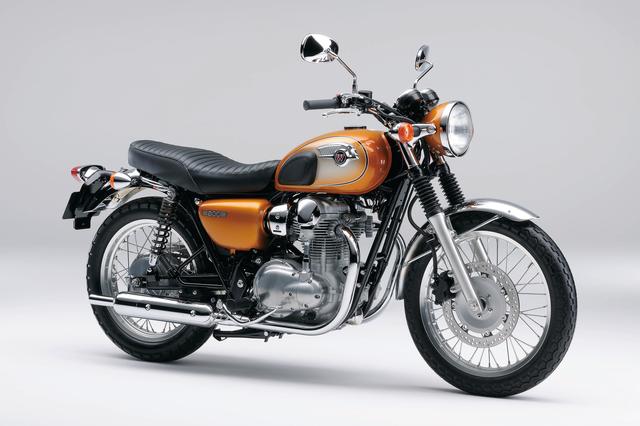 画像: KAWASKI W800(2011/2) W650の後継。端正でクラシカルなスタイリングに大きな変更はされていないが、細部のリファインと仕上げの向上により美しさに磨きが掛けられた。 ●空冷4ストOHC4バルブ並列2気筒●773cc●48PS/6500rpm●6.3kg-m/2500rpm●216kg●100/90-19・130/80-18●85万円