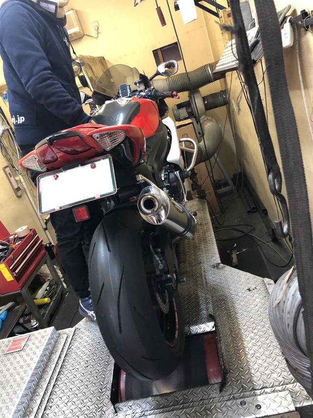 画像: タイヤの真ん中がトゥルントゥルン