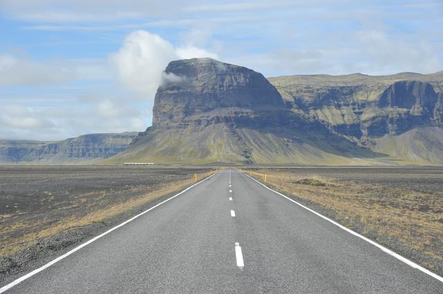 画像: アイスランド。ライダーのみならず、一般観光客にも「絶景の島」としていま話題沸騰中です。