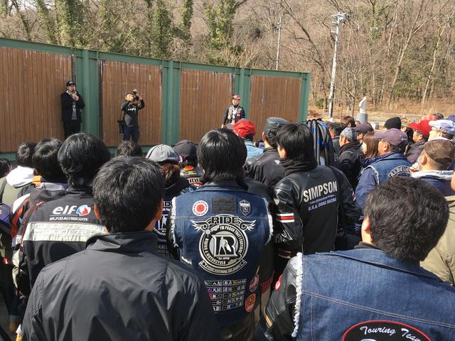 画像: この辺の位置で集合写真に顔出してみました^^ この集会の模様は4/1発売の5月号に載ります