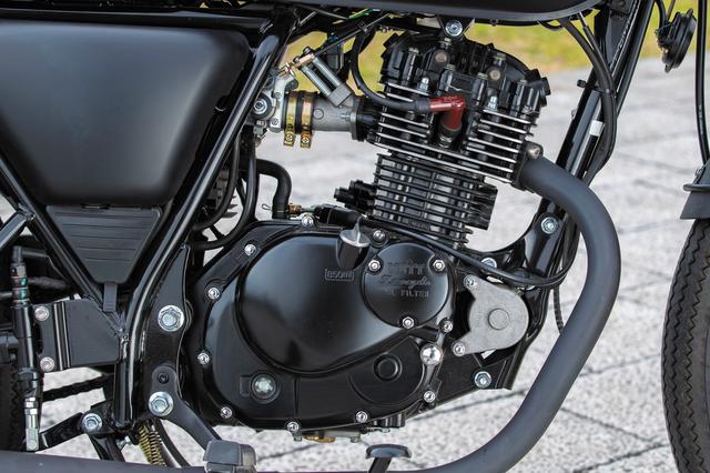 画像: 伸びやかで信頼性に優れたSOHC2バルブ・シングルユニットを採用。これにインジェクションを組み合わせ、12PSを発揮する。